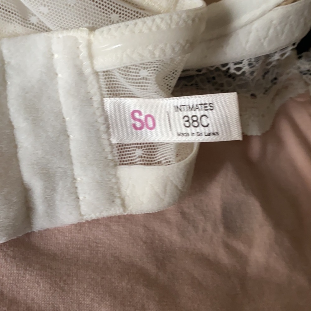 So bra Sz 38C and panties Sz XL. Cream and pink - Picture 3 of 5